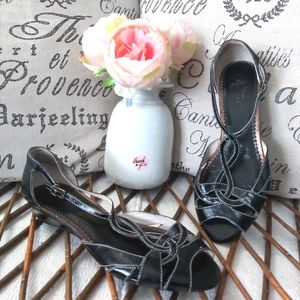 Clarks Artisan leather sandals black open peep toe strappy y2k